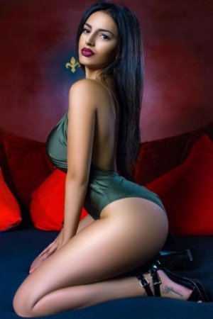 Zuhal escorts in Federal Way